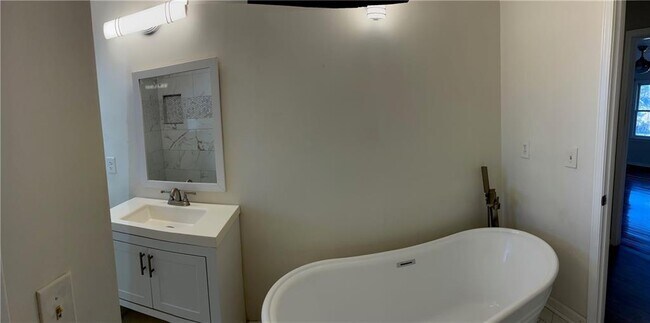 Building Photo - 2223 Hylaea Rd