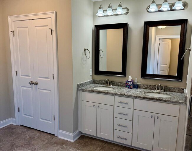 Building Photo - 110 Herman Dr