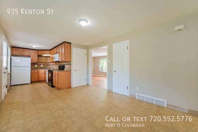 Building Photo - 935 Kenton St