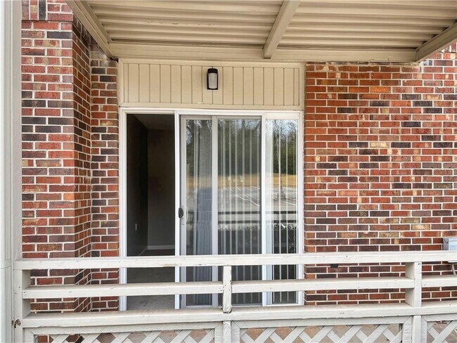 Building Photo - 475 Mount Vernon Hwy NE