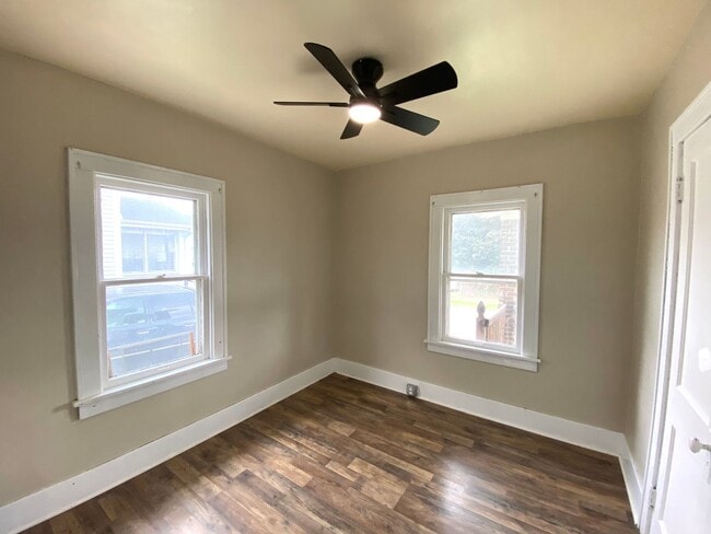Building Photo - Available E Peoria 3BR/1BA w/Garage