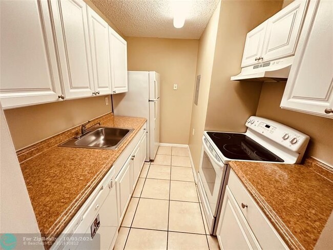 Building Photo - 1162 Lake Terry Dr