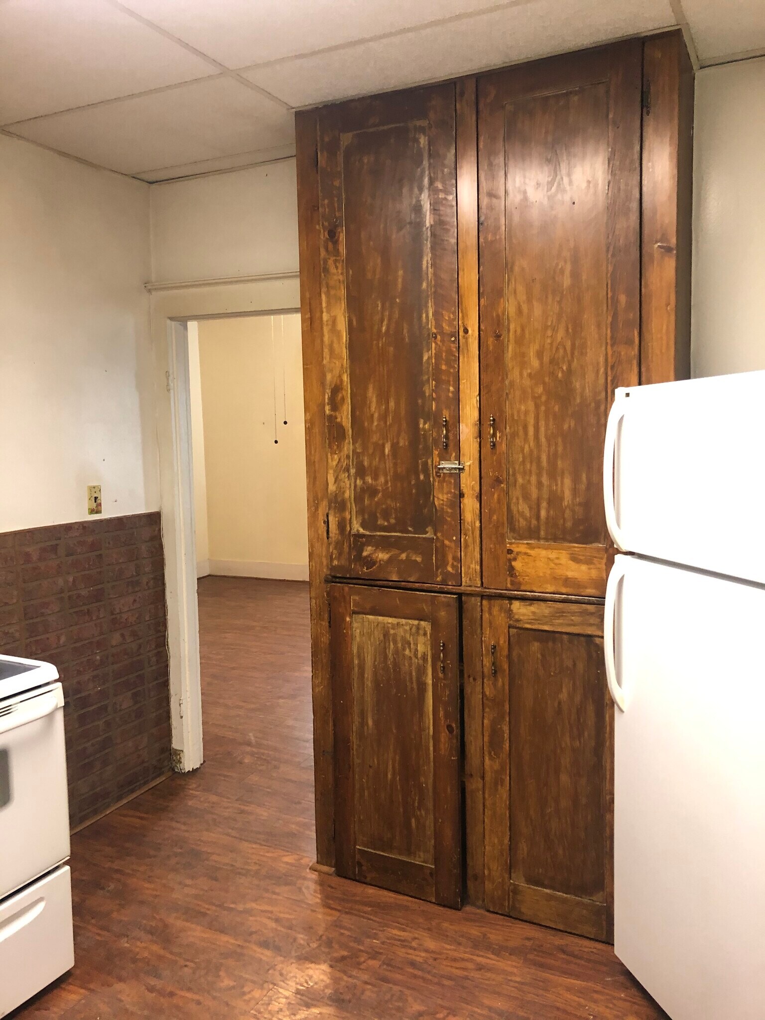 Kitchen Cabinet - 174 Grand St