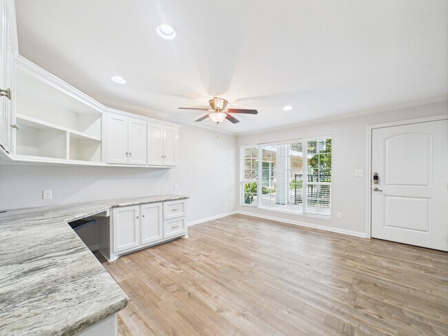 Building Photo - 5333 Richmond Ave.