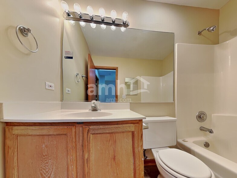 Building Photo - 775 Highview Ct