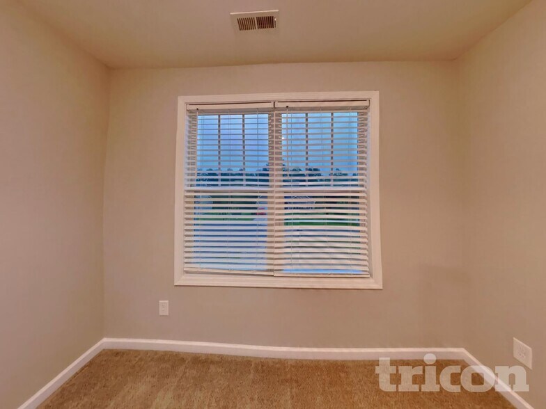 Building Photo - 877 Juno Dr