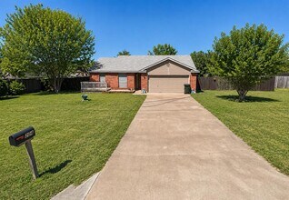 Building Photo - 204 Quail Meadow Dr