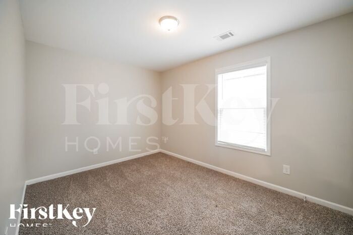 Building Photo - 28 E Newnan Rd