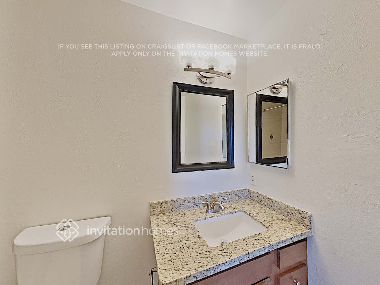 Building Photo - 8746 E Palm Ln