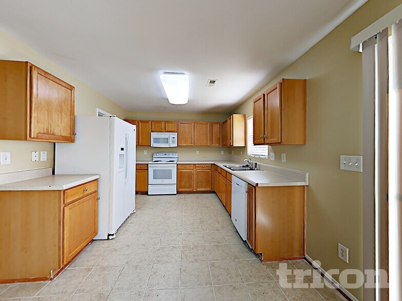 Building Photo - 2801 Buckleigh Dr