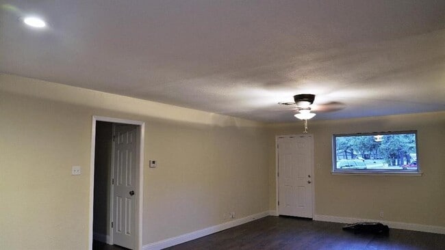 Building Photo - 188 Oakhurst Dr