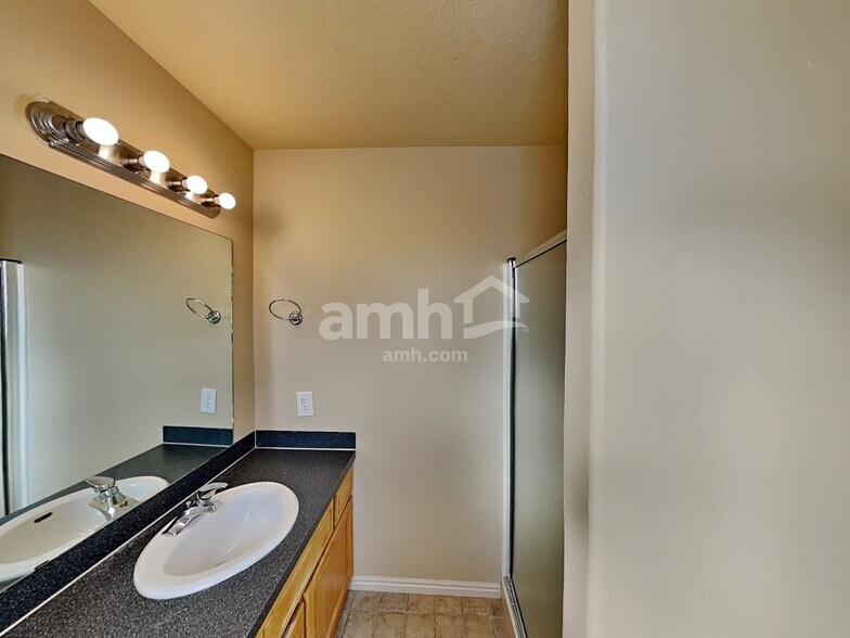 Building Photo - 2262 E 2900 N