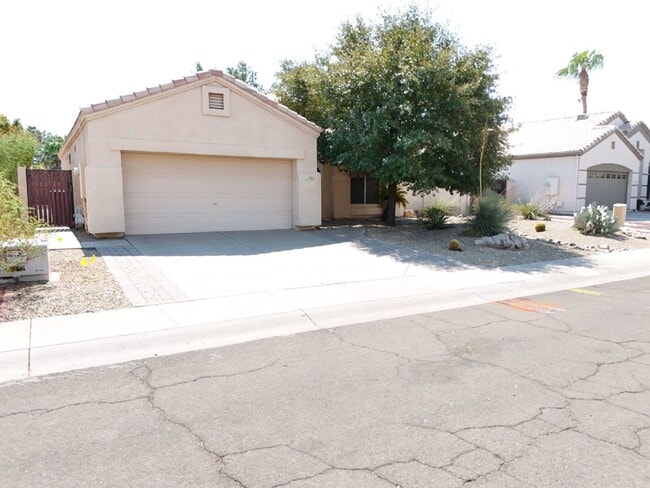 Building Photo - Garden Lakes retreat complete with private pool