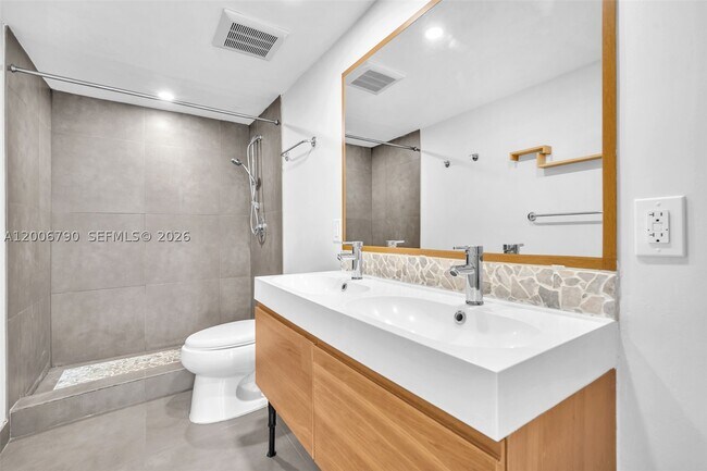 Building Photo - 5313 Collins Ave