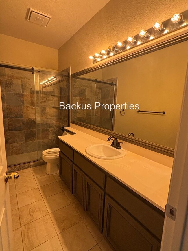 Building Photo - Great home in North Salinas with office/bo...
