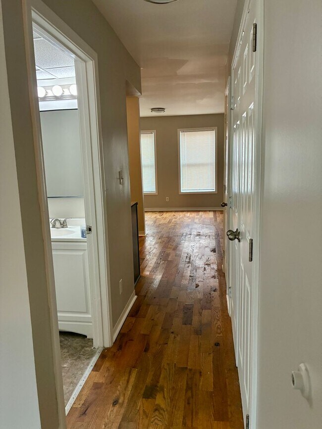 Building Photo - 2820-2824 Divinity