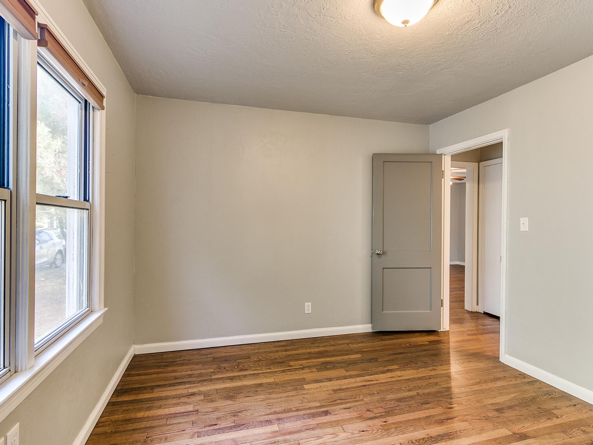 Building Photo - 703 Dakota St