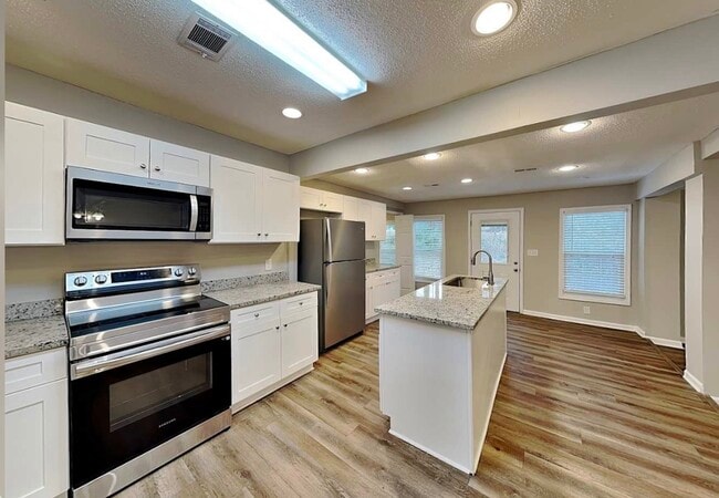 Building Photo - 729 Utoy Cir SW