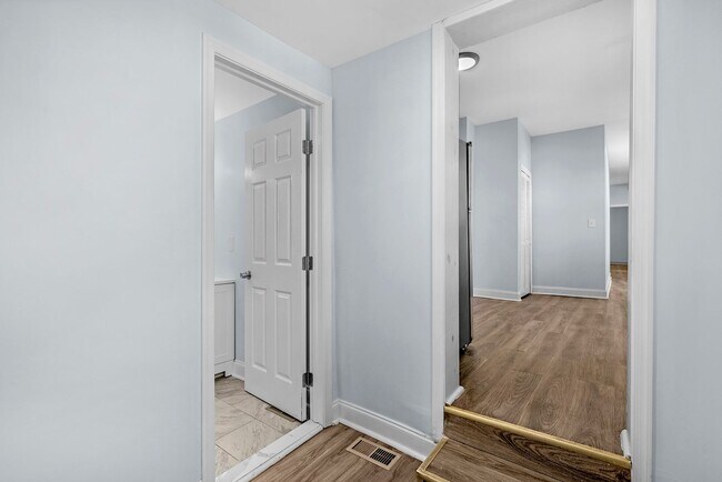 Building Photo - 3501 Oakmont Ave