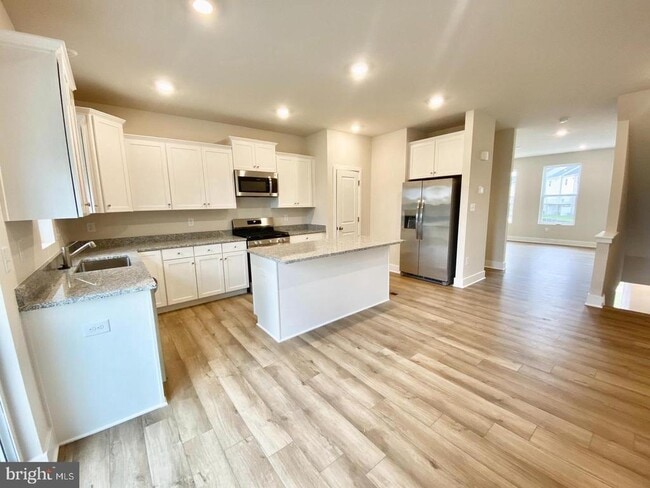 Building Photo - 29449 Oxford Dr