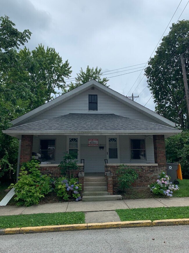 Building Photo - 5 bedroom Available!!  ***AUG 2027*** 5 bed, 3 bath Near Kirkwood!