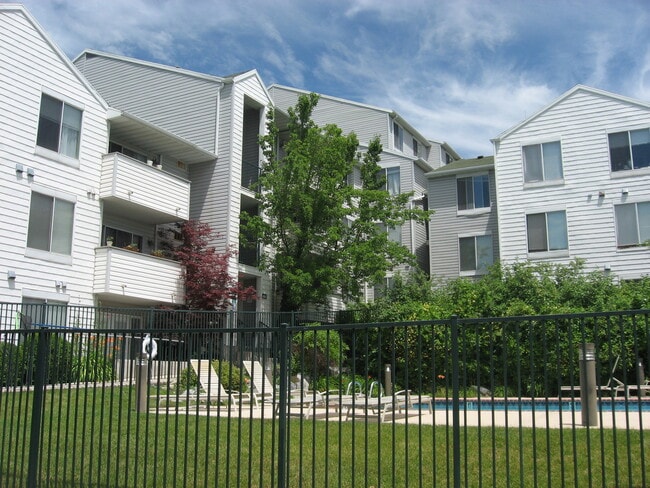 Primary Photo - Downtown U of U gorgeous condo! THREE park...