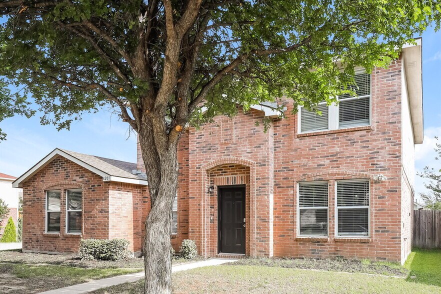 Building Photo - 8201 Montecito Dr