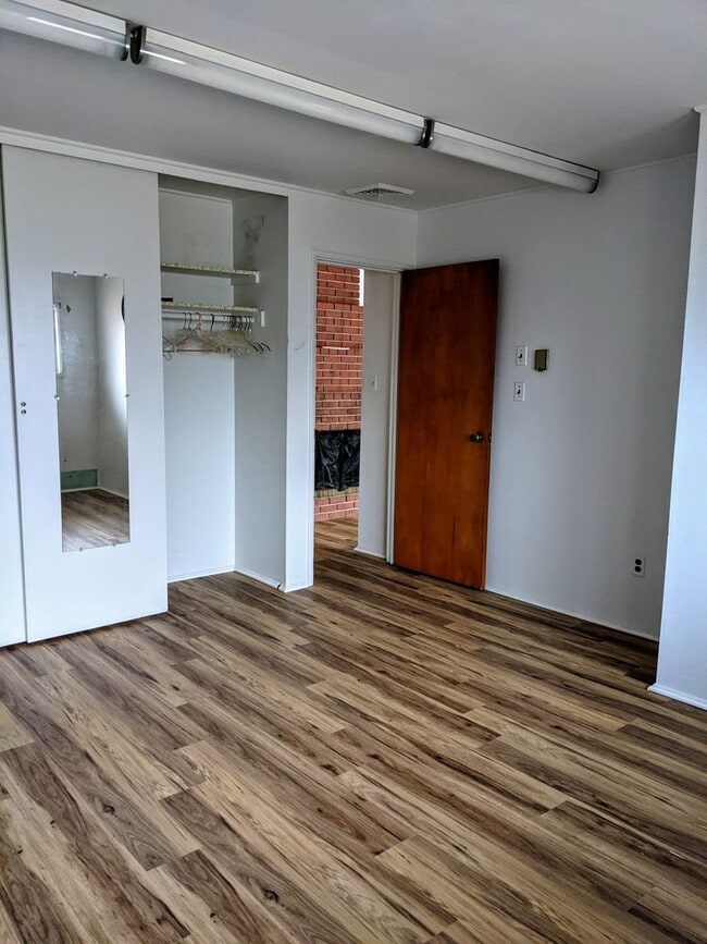 Building Photo - 17 Montvale Rd