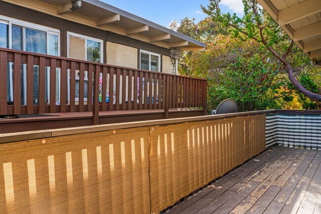 Building Photo - Utilities Included! Hayward 2-Bedroom with On-Site Laundry, Parking & Brand New Floors