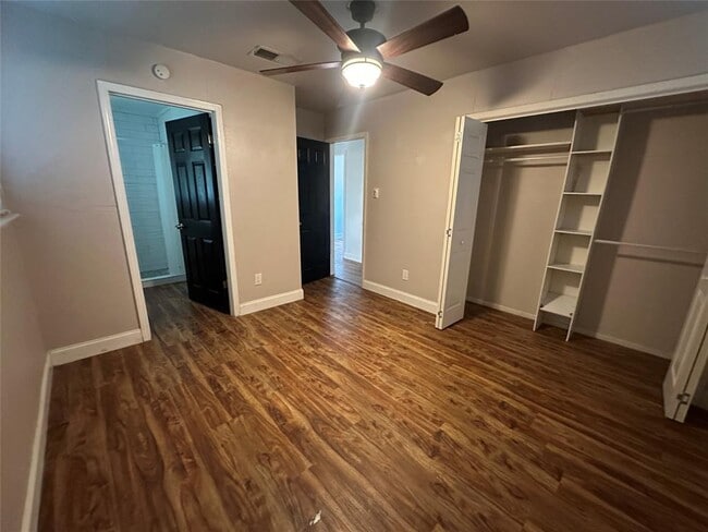 Building Photo - 6004 Palm Cir