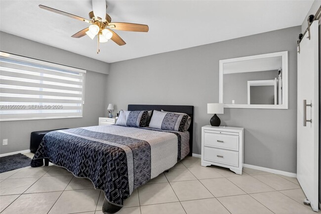 Building Photo - 13100 SW 11th Ct