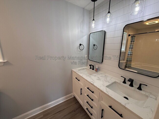Building Photo - 2740 Bridgeport Dr