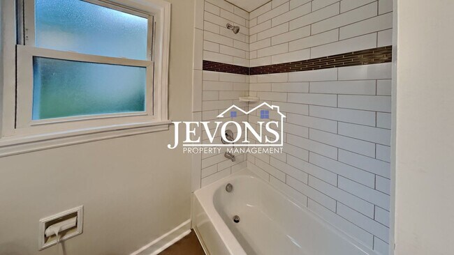 Building Photo - Beautiful single-family home in Seattle