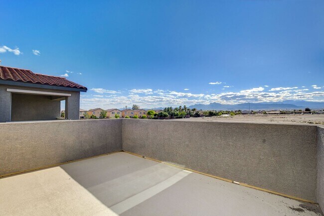 Building Photo - Modern Comfort Meets Stunning Mountain Views
