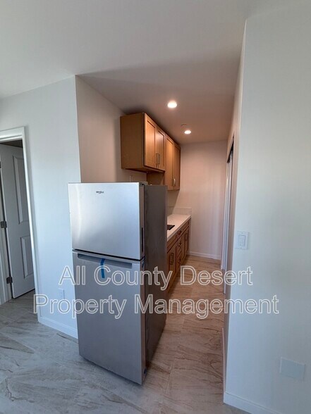 Building Photo - 517 S Mountain View Dr