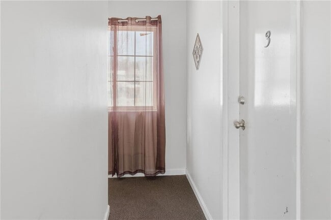 Building Photo - 18 Joseph St