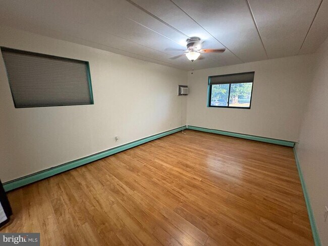 Building Photo - 1575 W Street Rd