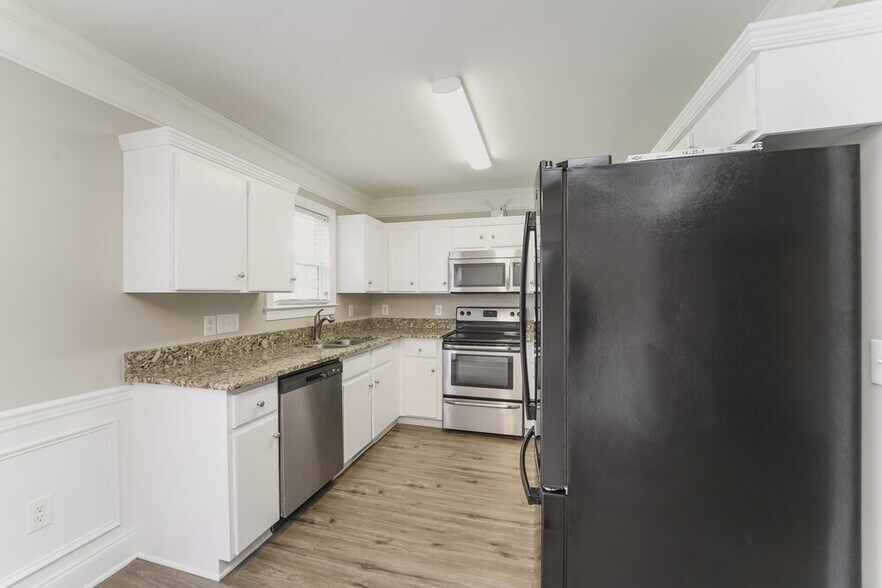 Building Photo - 854 Loch Lomond Cir