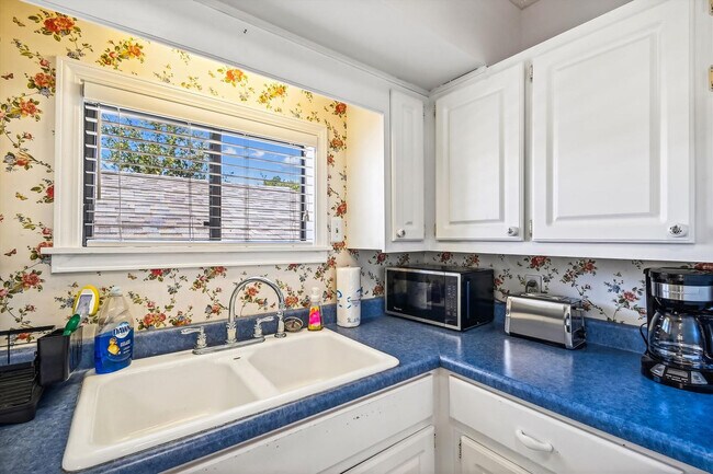 Building Photo - 2340 Grand Oaks Ln