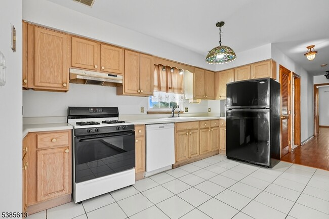 Building Photo - 87 Cottage St