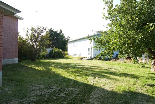 Building Photo - 10923 N 36th E