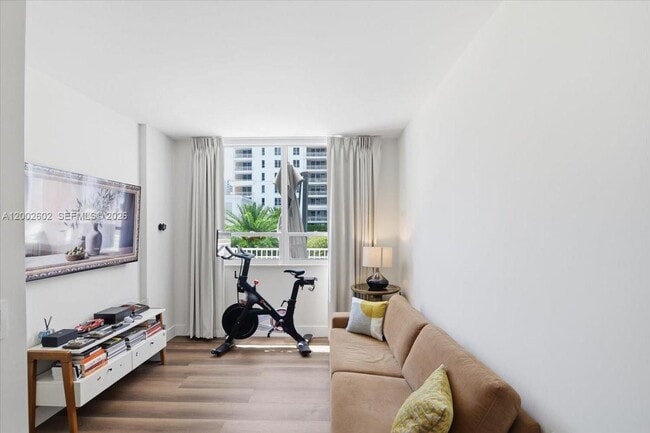 Building Photo - 801 Brickell Key Blvd