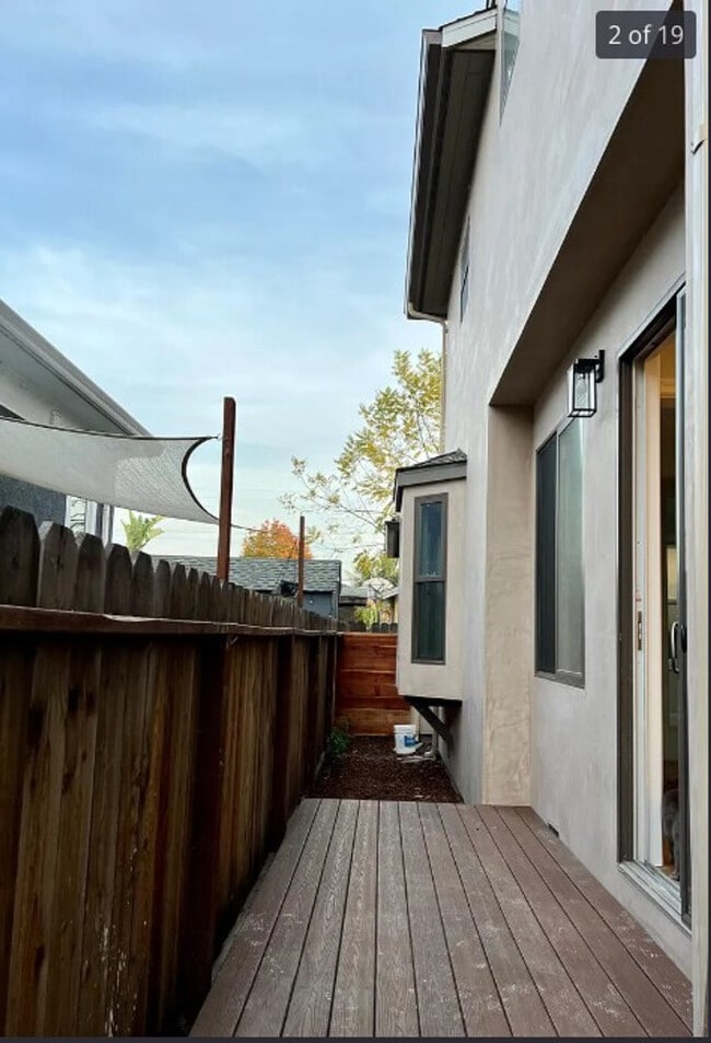 Building Photo - 661 Hampshire Ave