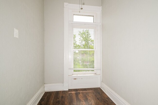 Building Photo - Henrietta Pl