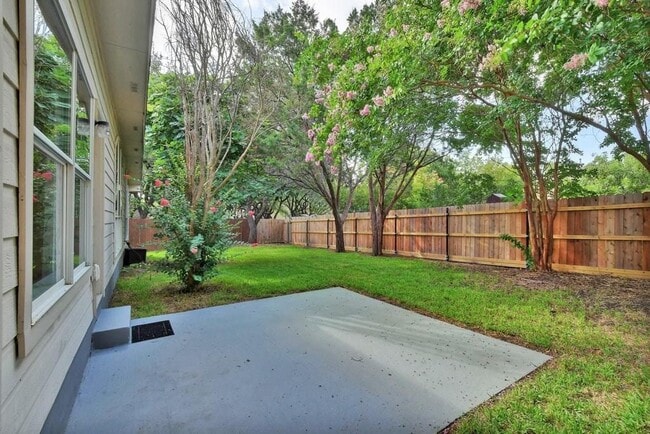 Building Photo - 1016 Savanna Ln