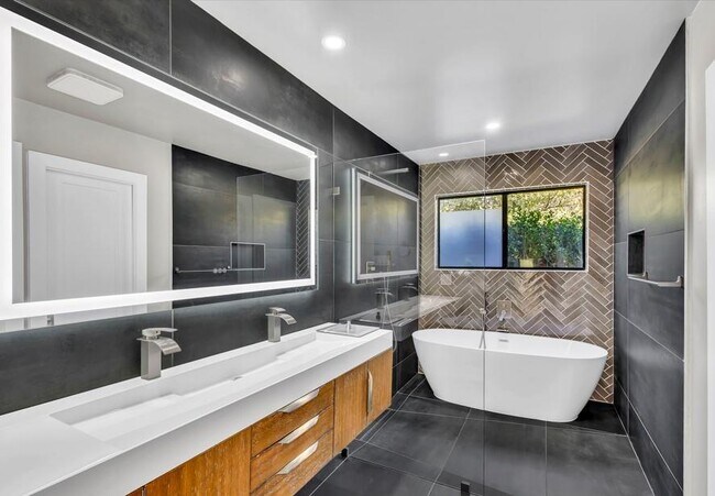 Building Photo - 4604 Palisade Dr