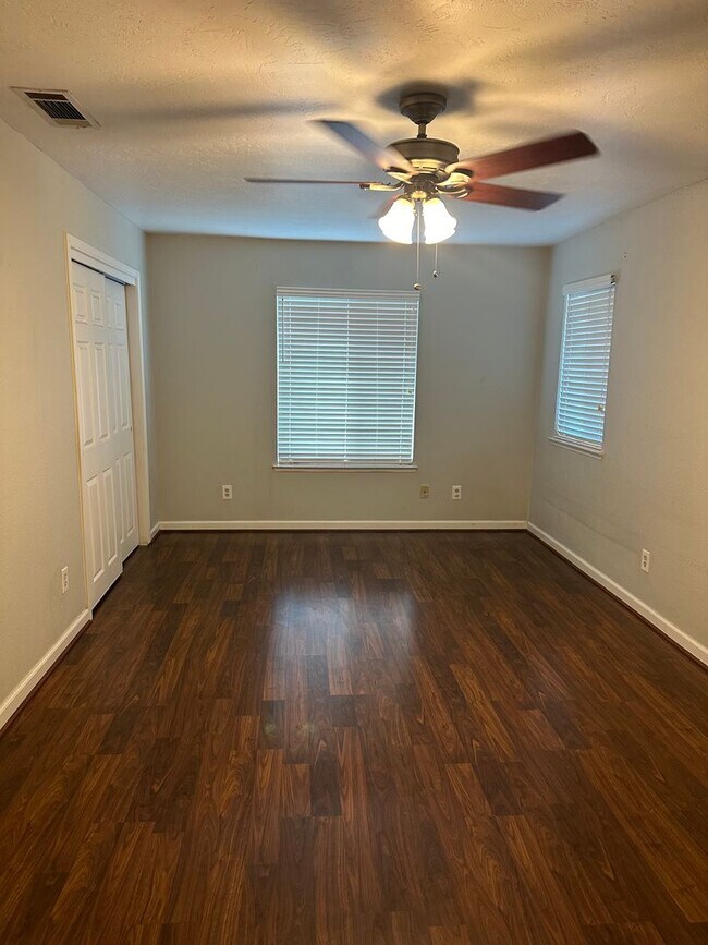 Building Photo - 3116 W La Vida Ave
