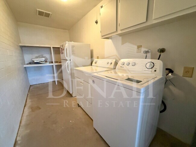 Building Photo - 2601 E Hopi Ave
