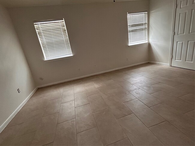 Building Photo - 6839 Larkstone St