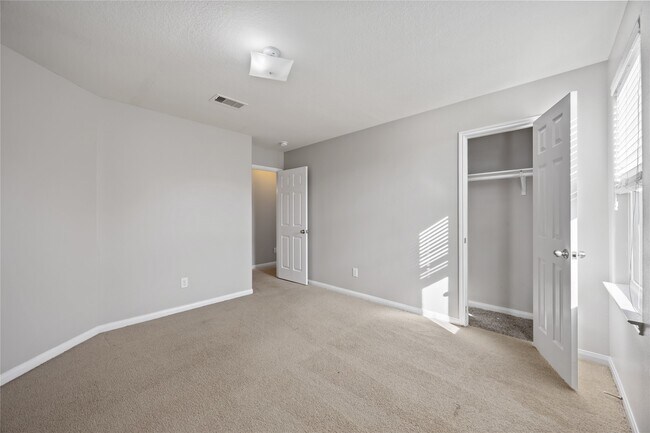 Building Photo - 16267 Silver Wing Ln